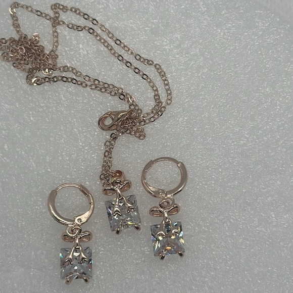 Elegant Rose Gold-Tone Cubic Zirconia Bow Necklace and Earrings Set - Picture 9 of 11